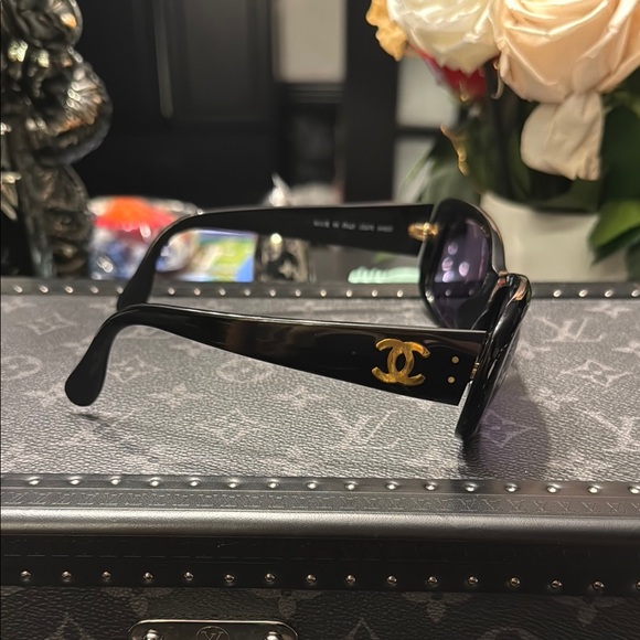 Vintage Chanel Women’s Sunglasses - Picture 4 of 9